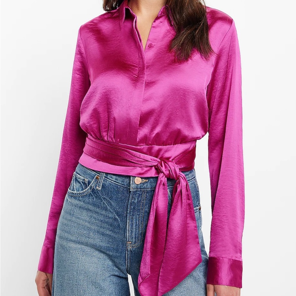 🎅 NWOT Express satin top